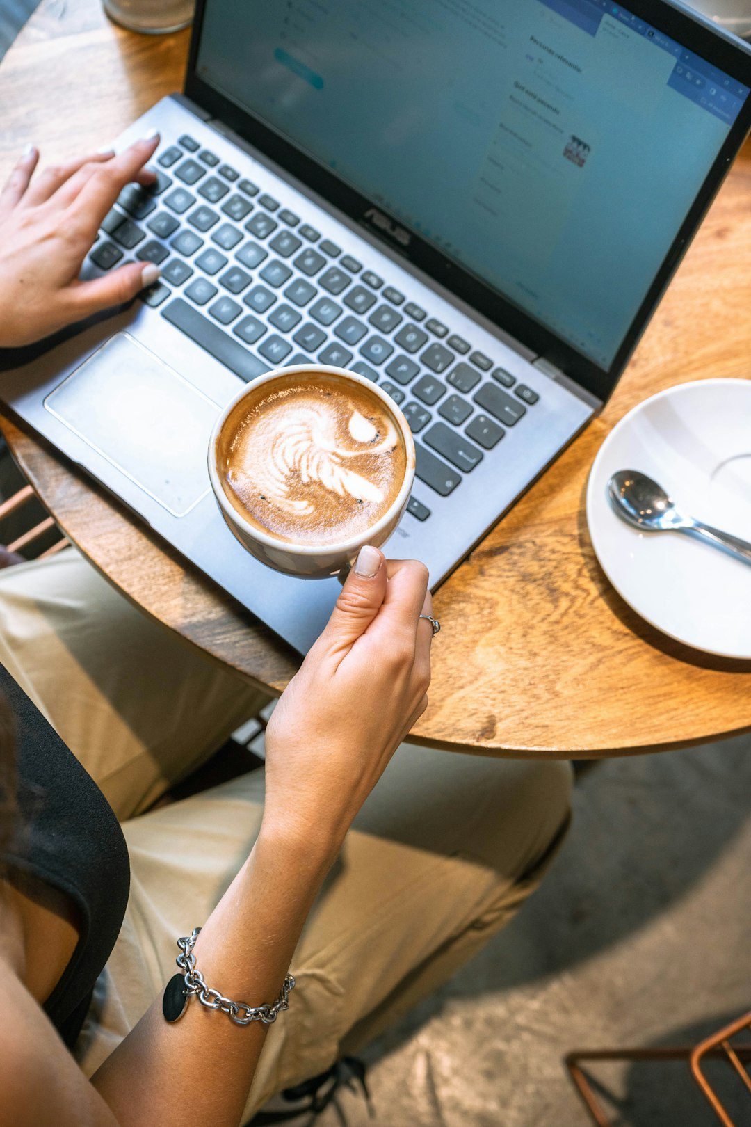 Freelancer working on a laptop, calculating an hourly rate